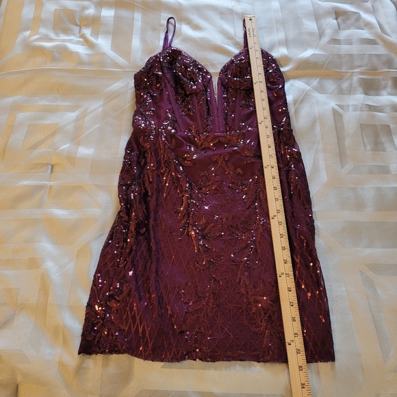 DB Studio Purple Short Mini Allover Sequin Illusion Plunge Dress Sz 10 - Picture 11 of 15